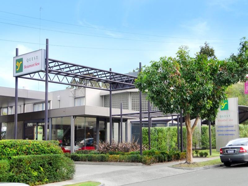 Beaumont Kew by John Sage